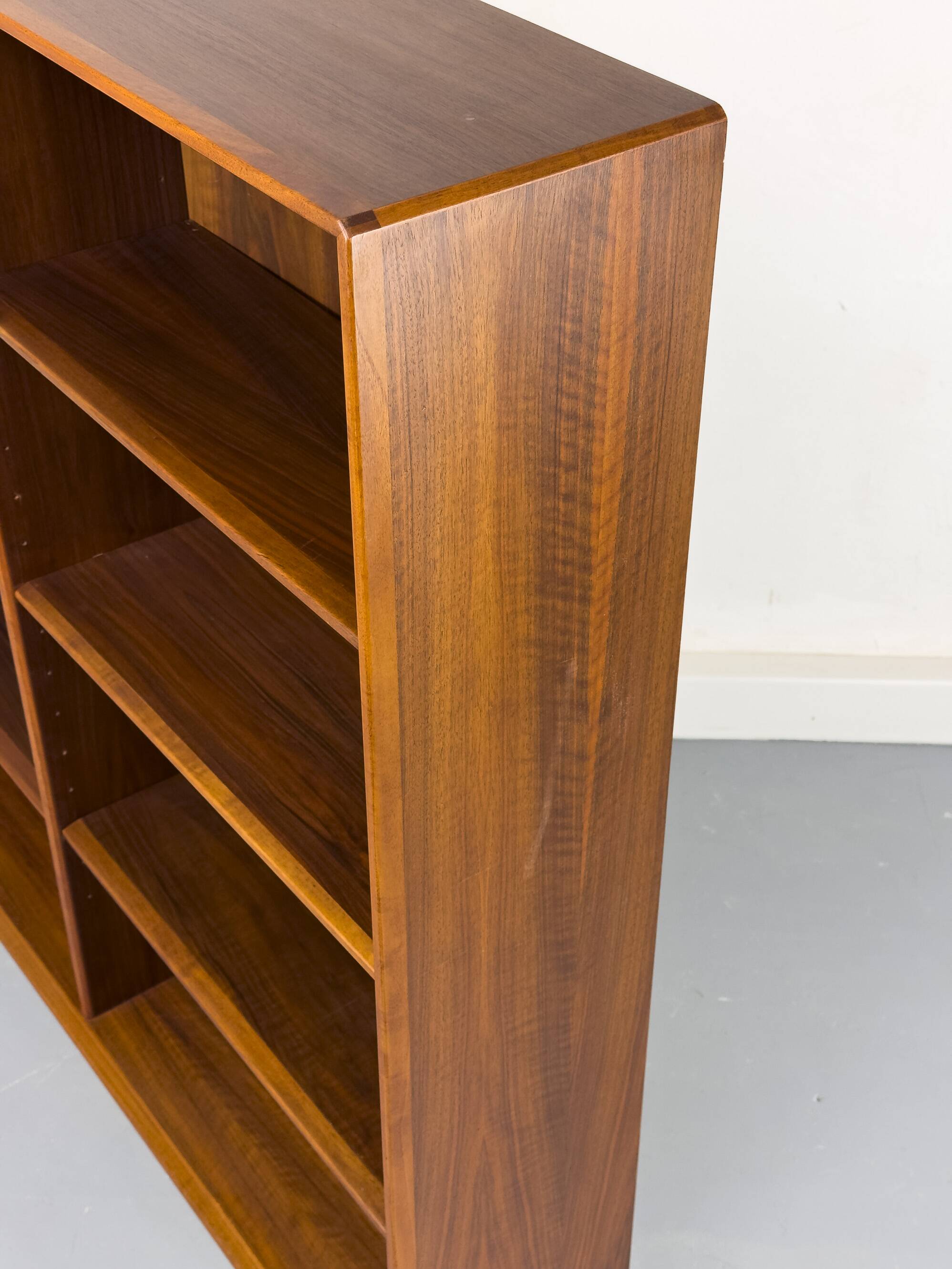 Grande Bibliothèque en Noyer par Bertil Fridhagen pour Bodafors, 1969