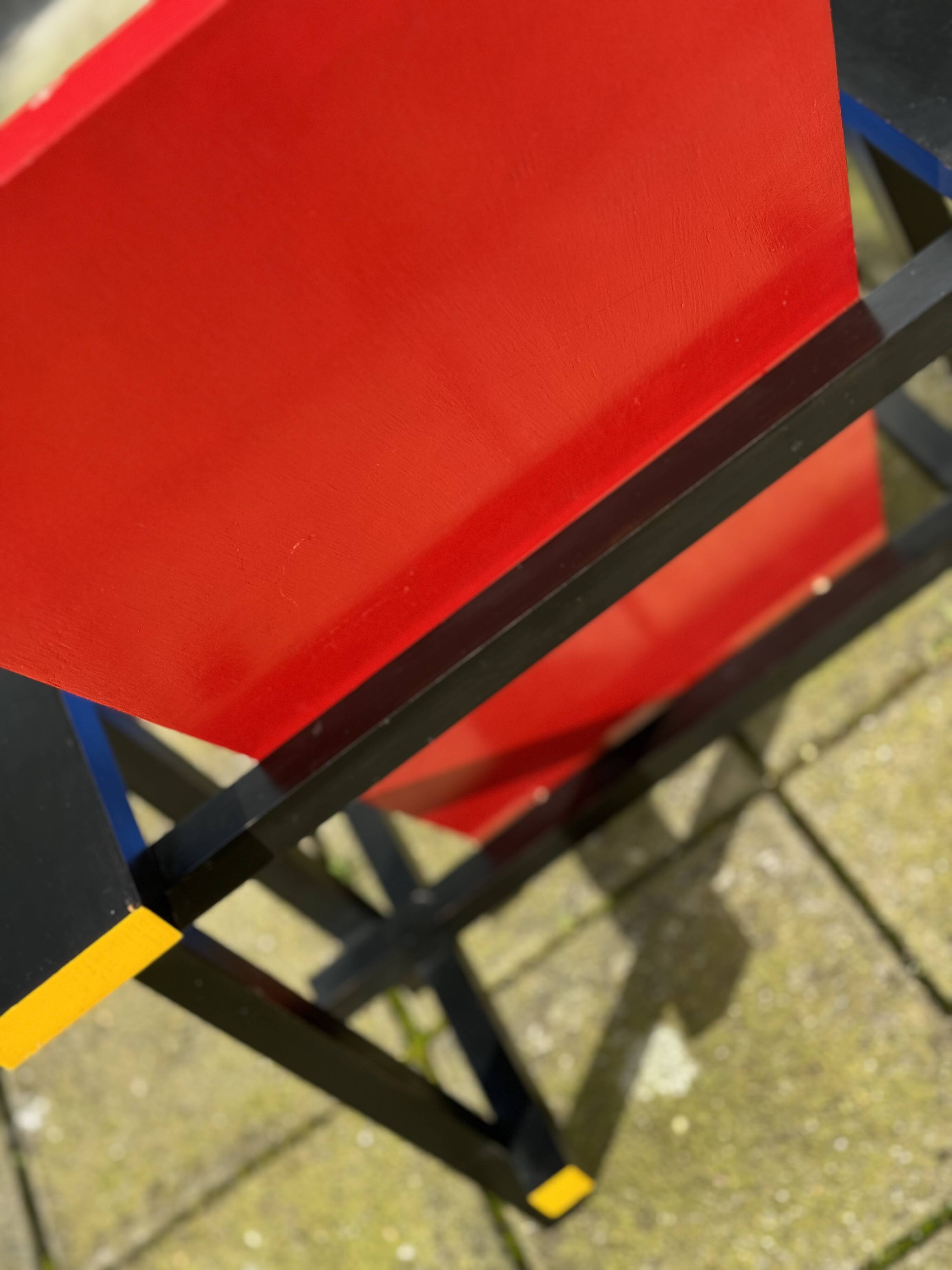 Reproduction de chaise rouge et bleue Rietveld