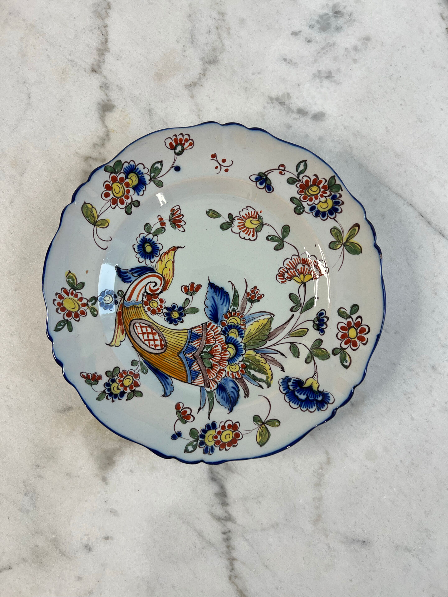 Flat plate in earthenware with polychrome decoration in Rouen style