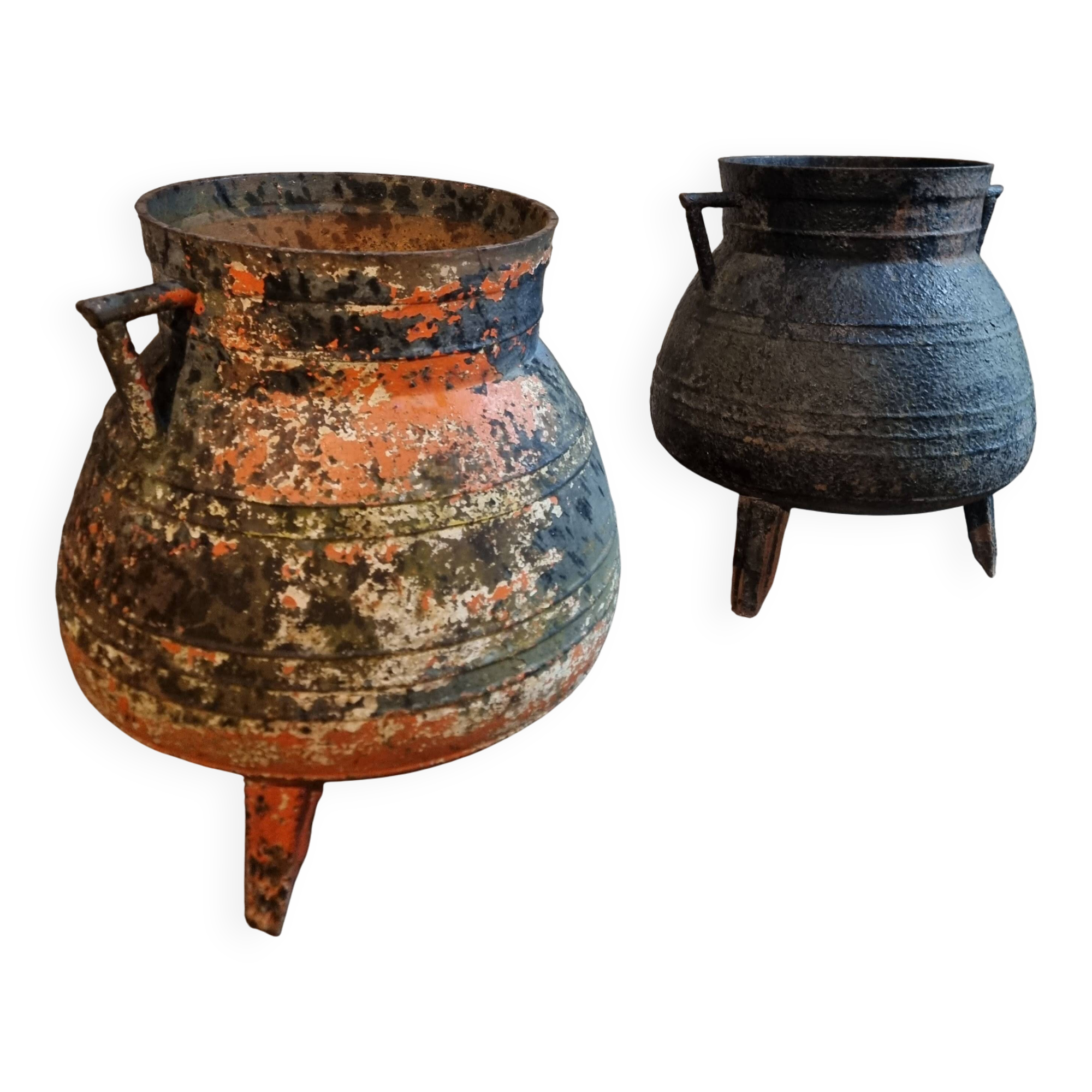 Ensemble d'anciens pots en fonte (chaudrons), France, 1880–1900