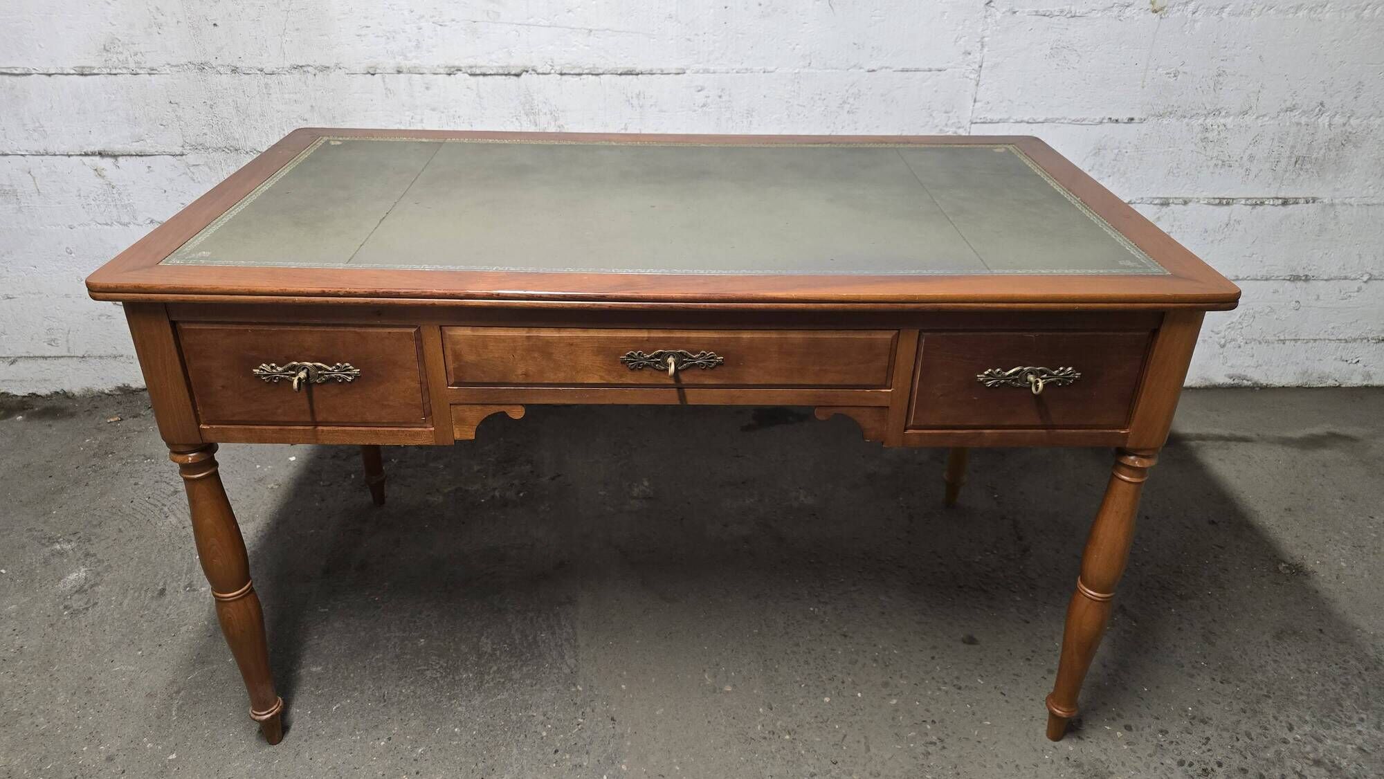 Flat leather desk, Louis-Philippe style, side pull-outs.