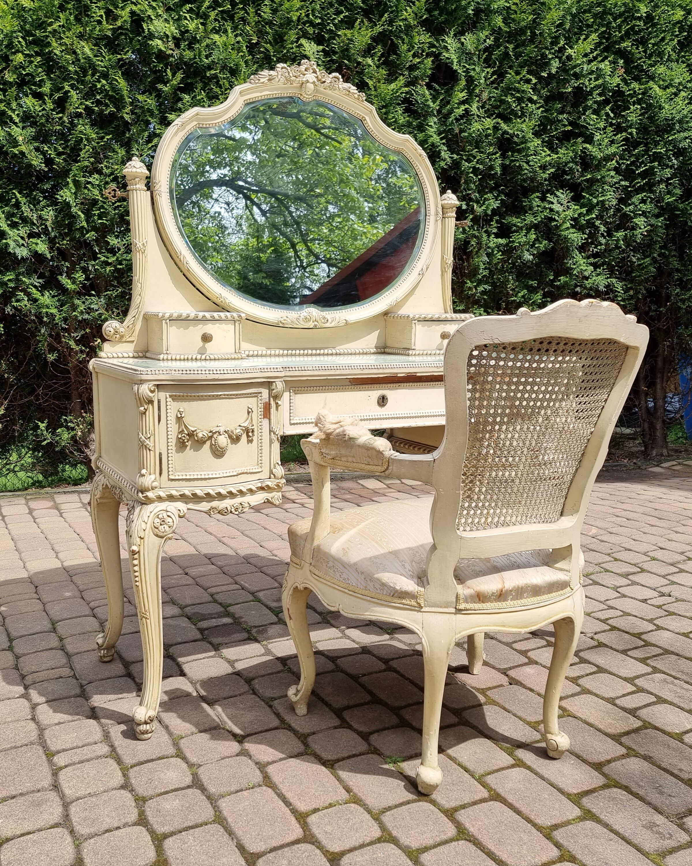 Antique dressing table with chair, 1920