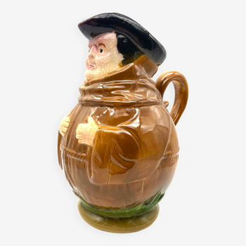 Monk-shaped slurry pitcher