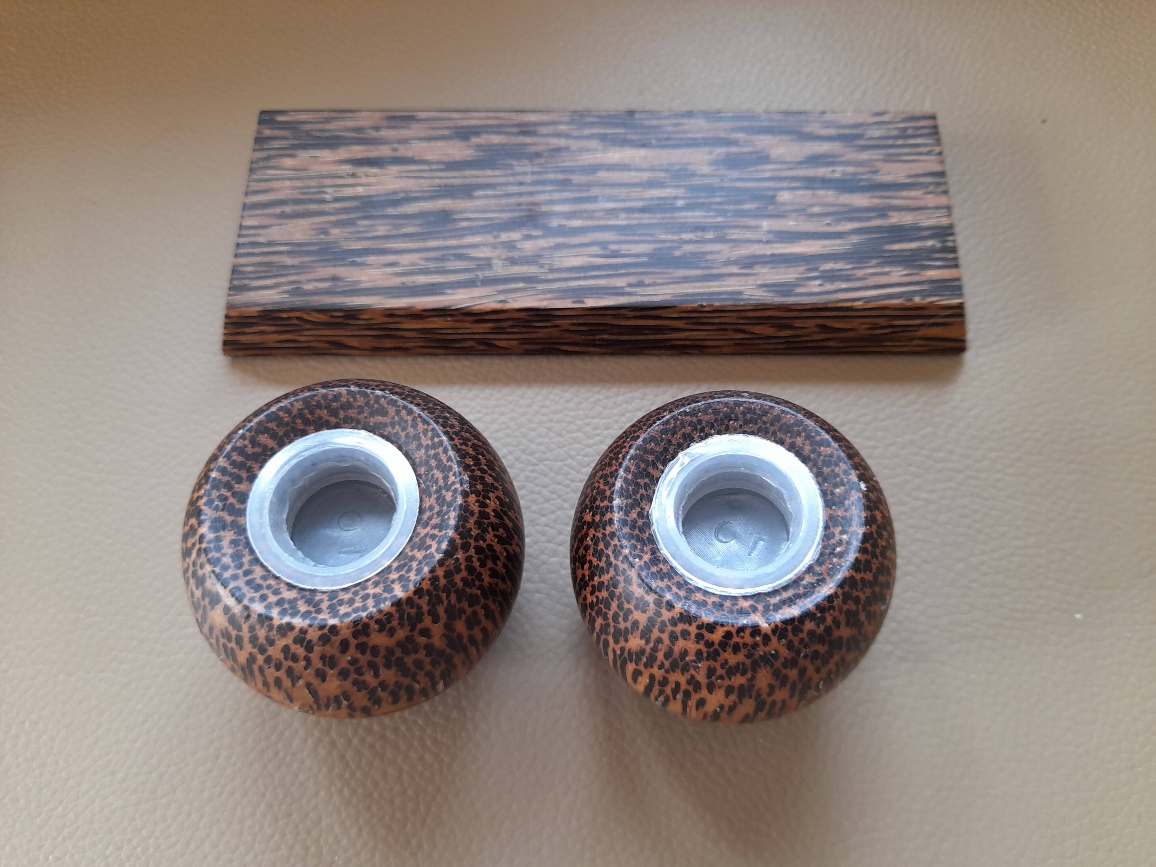 Coconut Wood Salt Pepper Shaker with Stand