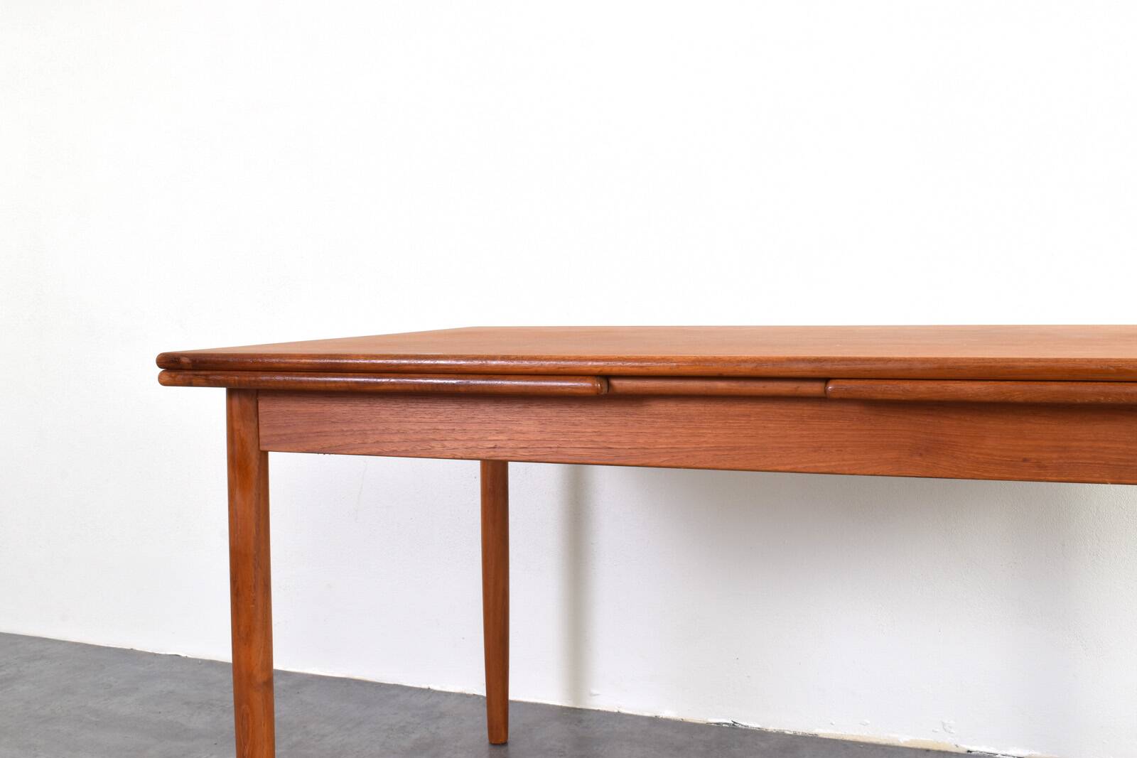 Table à manger extensible en teck danois des années 1960.