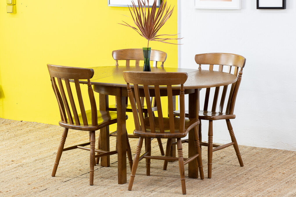 Table scandinave vintage – 134.5 cm