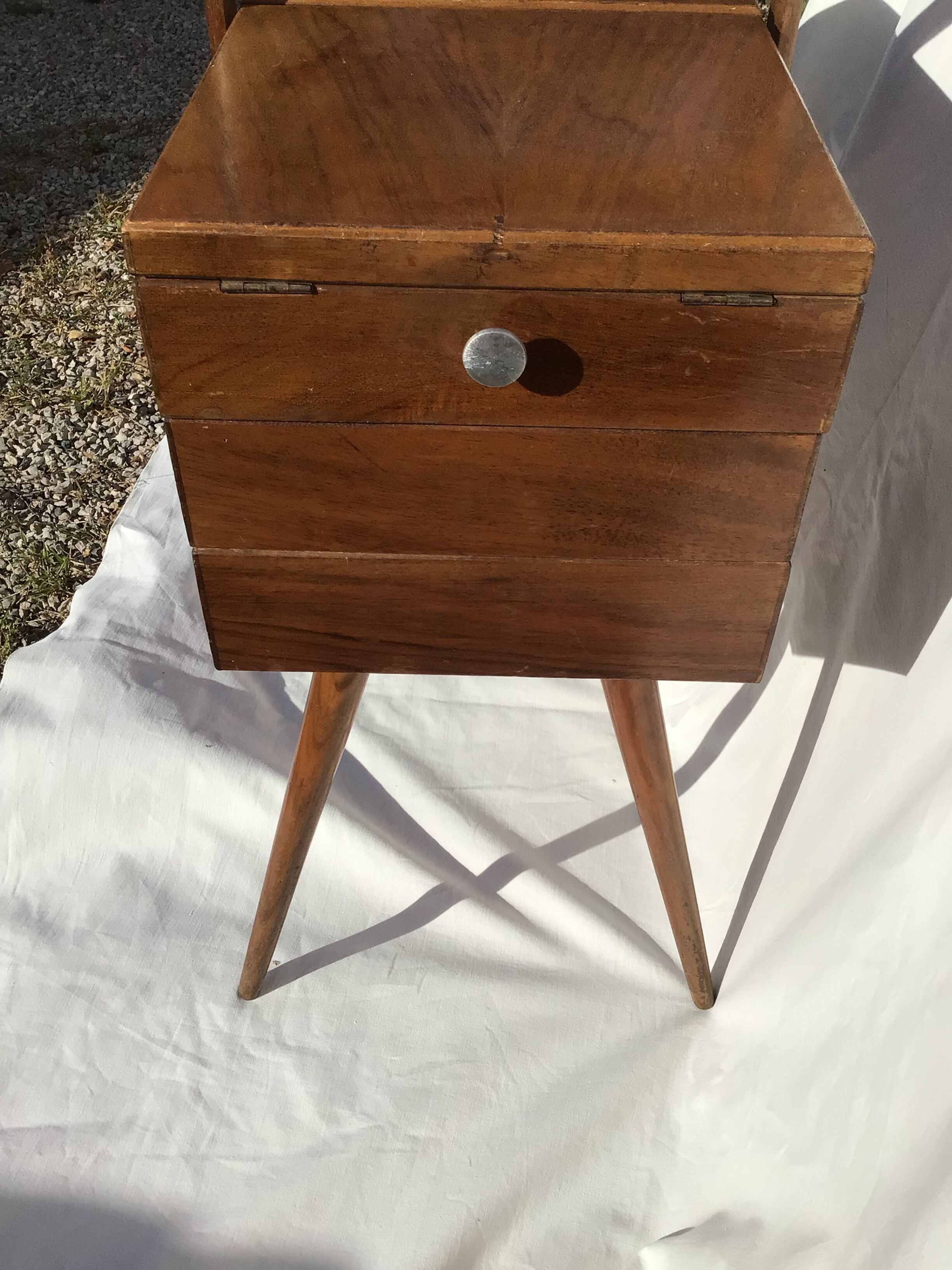 Deploying worker wood spindle feet