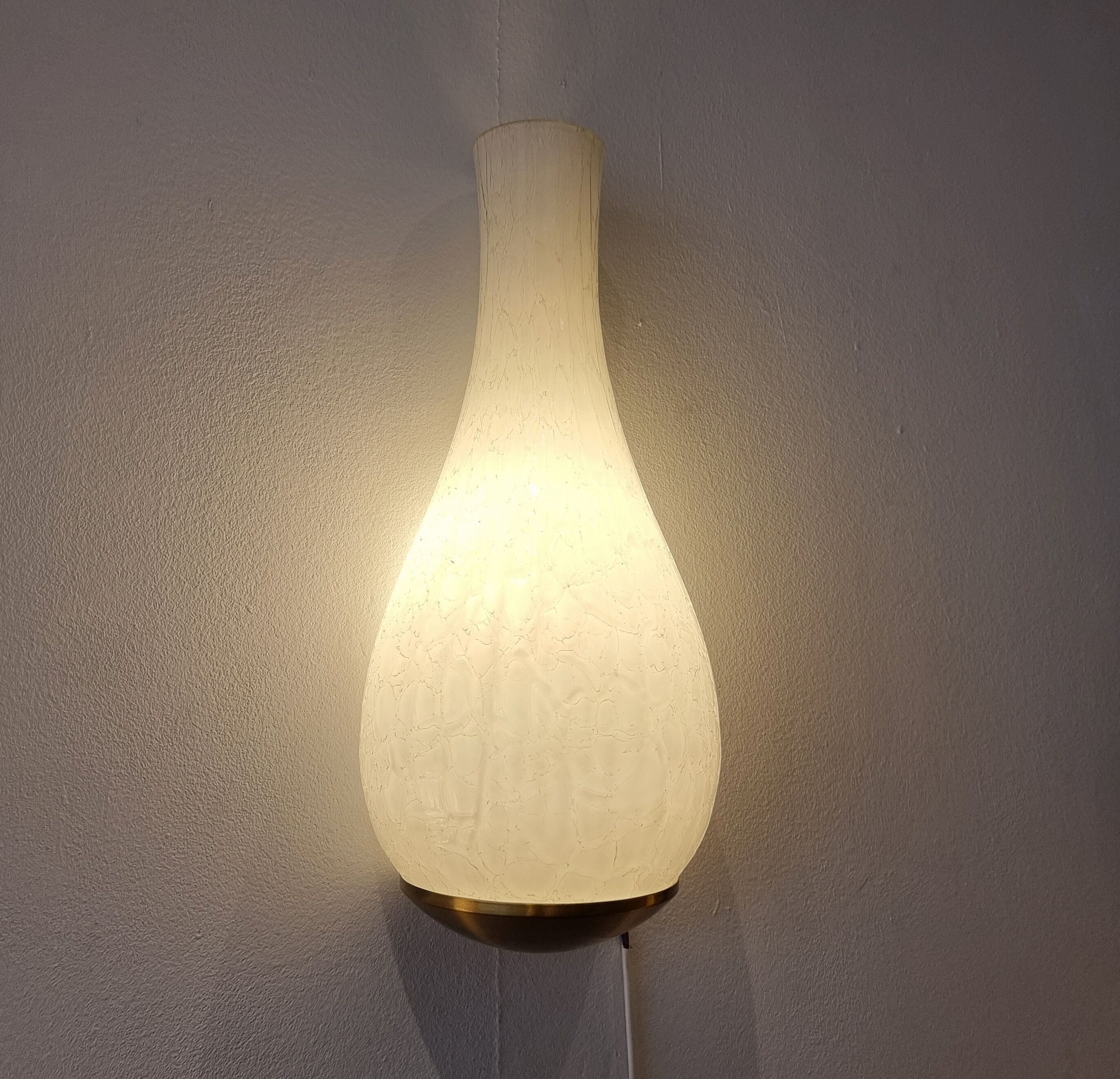 Pair of egg sconces by Jean Perzel - Atelier Perzel - Glass & Brass - ca 1940