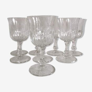 Service de 8 verres à vin ciselés