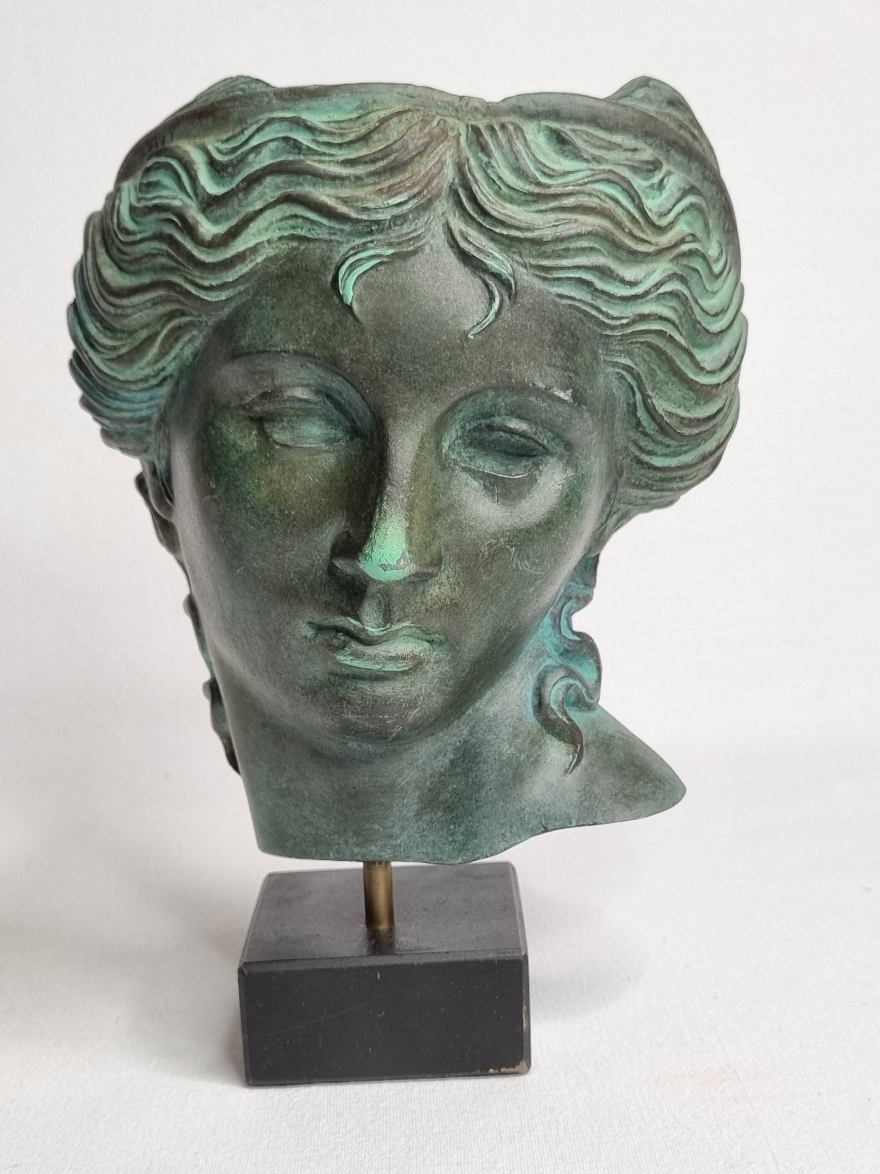 Antique style statue head, verdigris patina, signed Art Team, H 20 cm