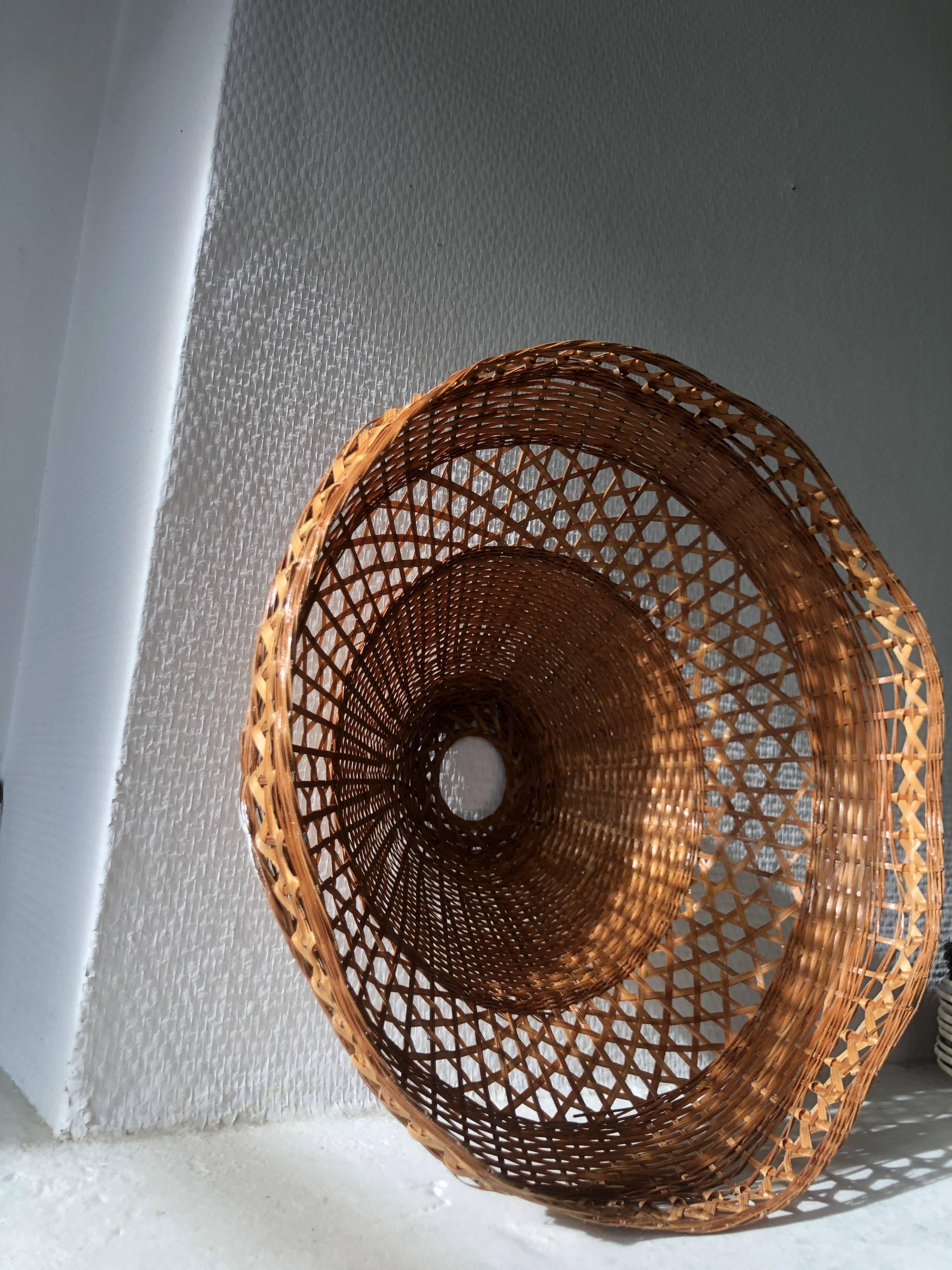Flower-shaped rattan pendant light/lampshade