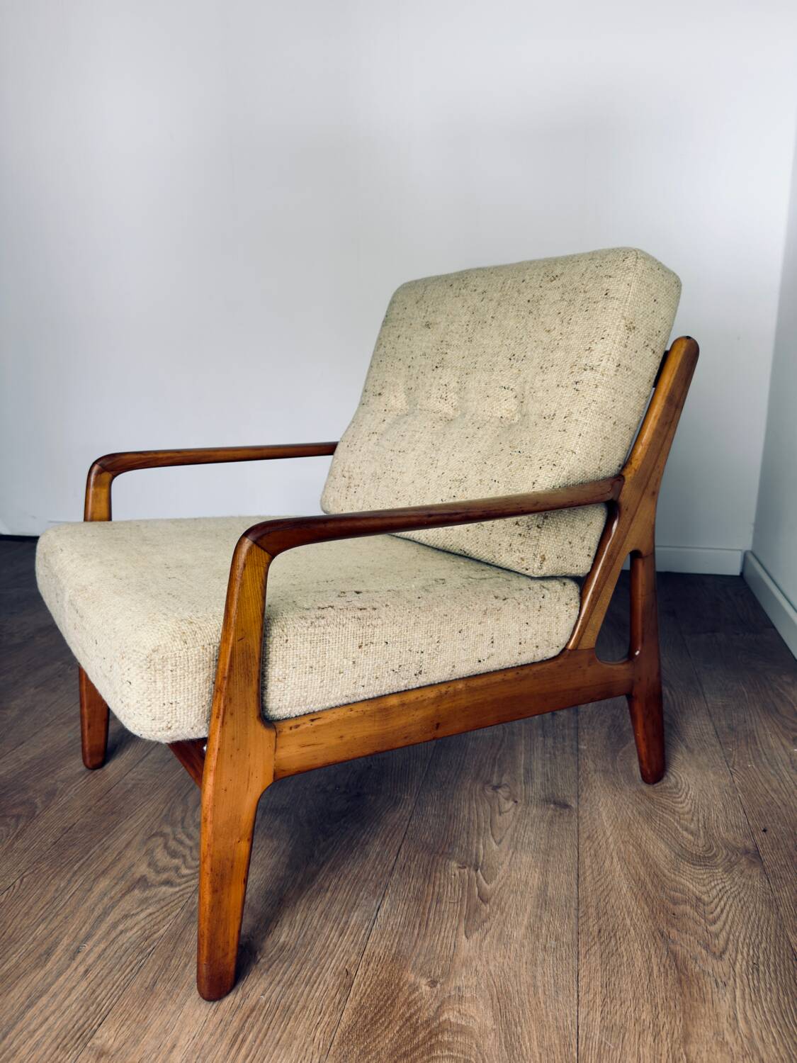 Vintage 80s Scandinavian armchair – wood and beige tweed