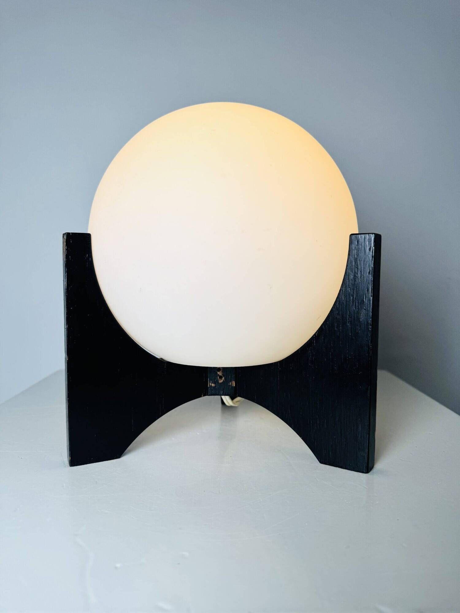 D-2022 Hokusai Table Lamp In Wenge Wood By Raak Amsterdam, The Netherlands 1960S
