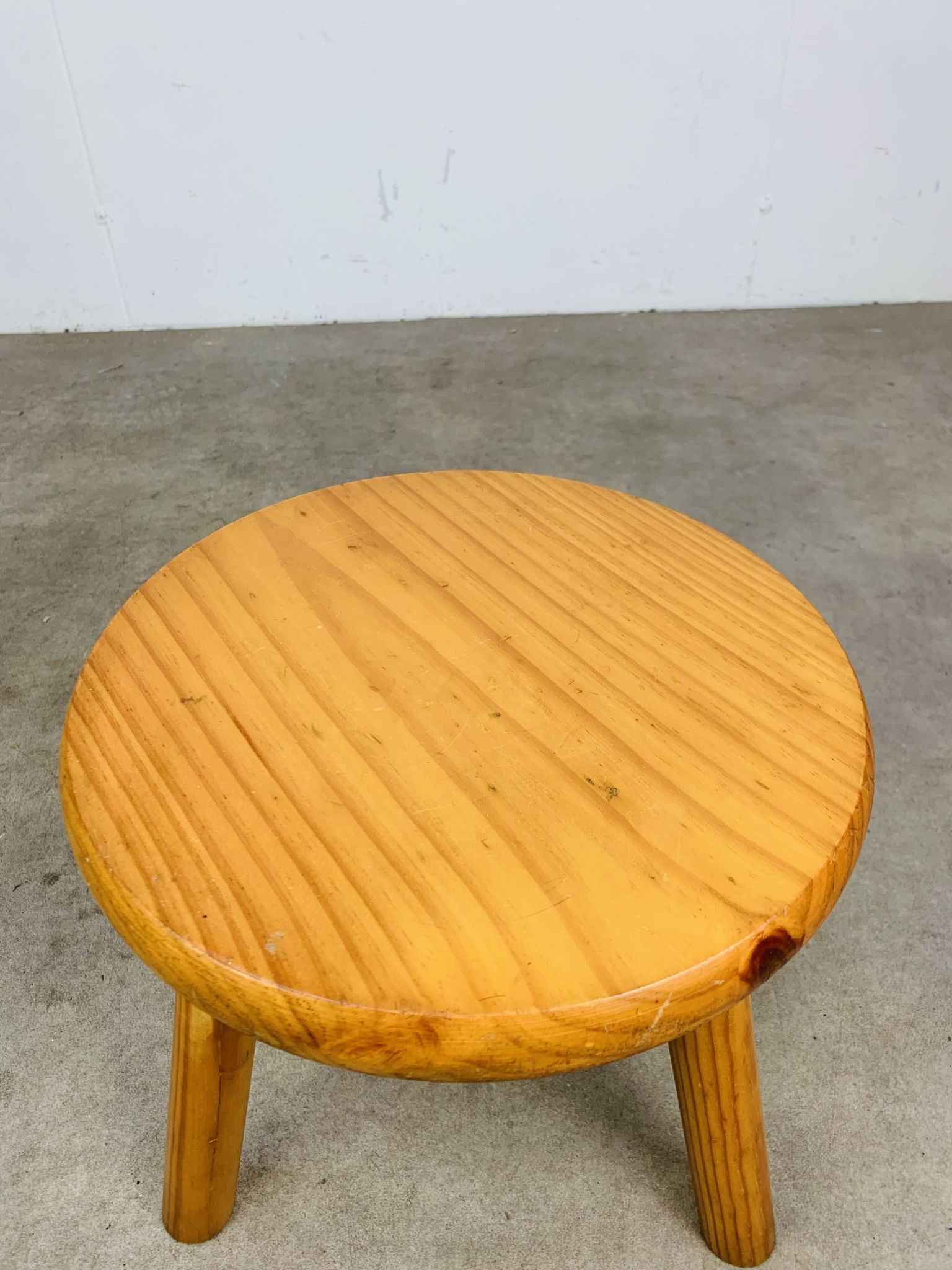 Tripod stool in pine, solid wood, vintage, mountain chalet style.