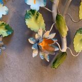 Appliques fleurie en métal peint coloré