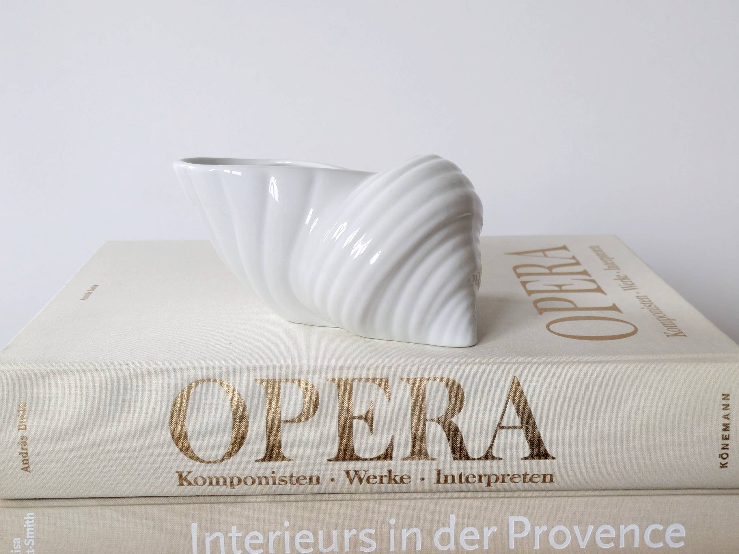 Shell-shaped porcelain catchall, Royal KPM Bavaria from the 1970s.