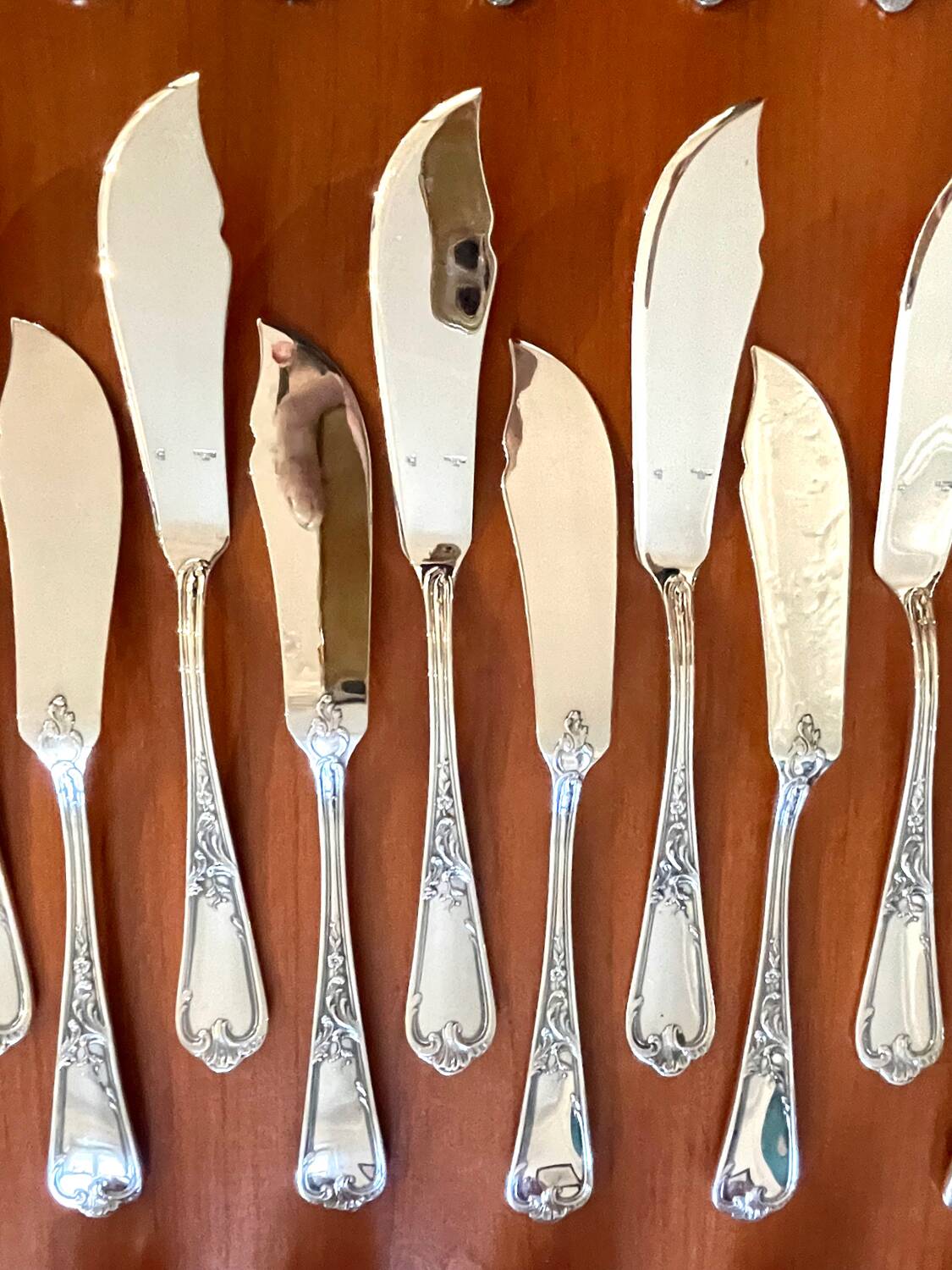Ercuis cutlery set, 124 pieces, Louis XV style, in near-new condition.