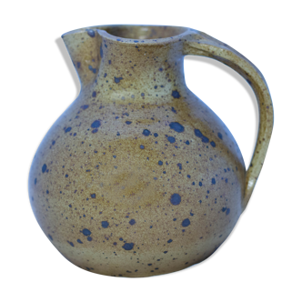 Sandstone pitcher