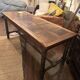 Longue table en bois massif