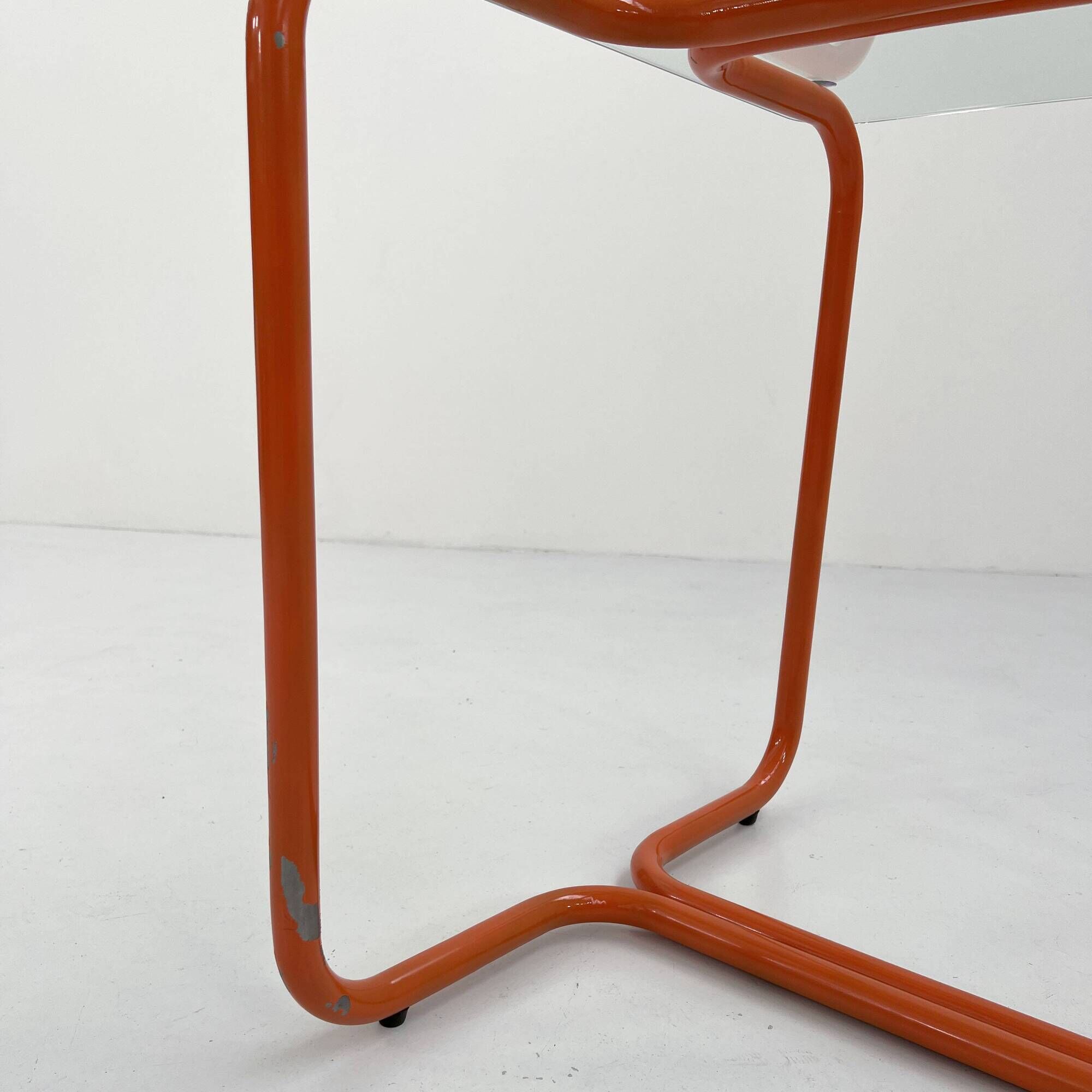 Table à manger tubulaire orange en métal et verre, 1980