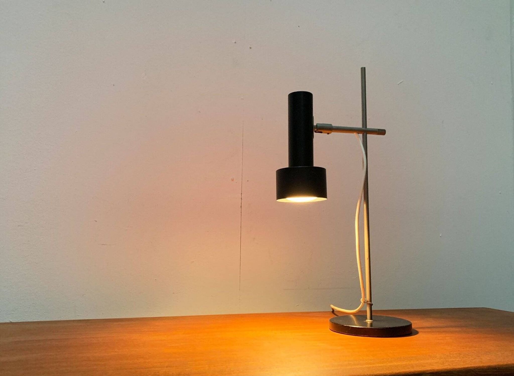 Mid-century minimalist table lamp by Beisl, 1960s.