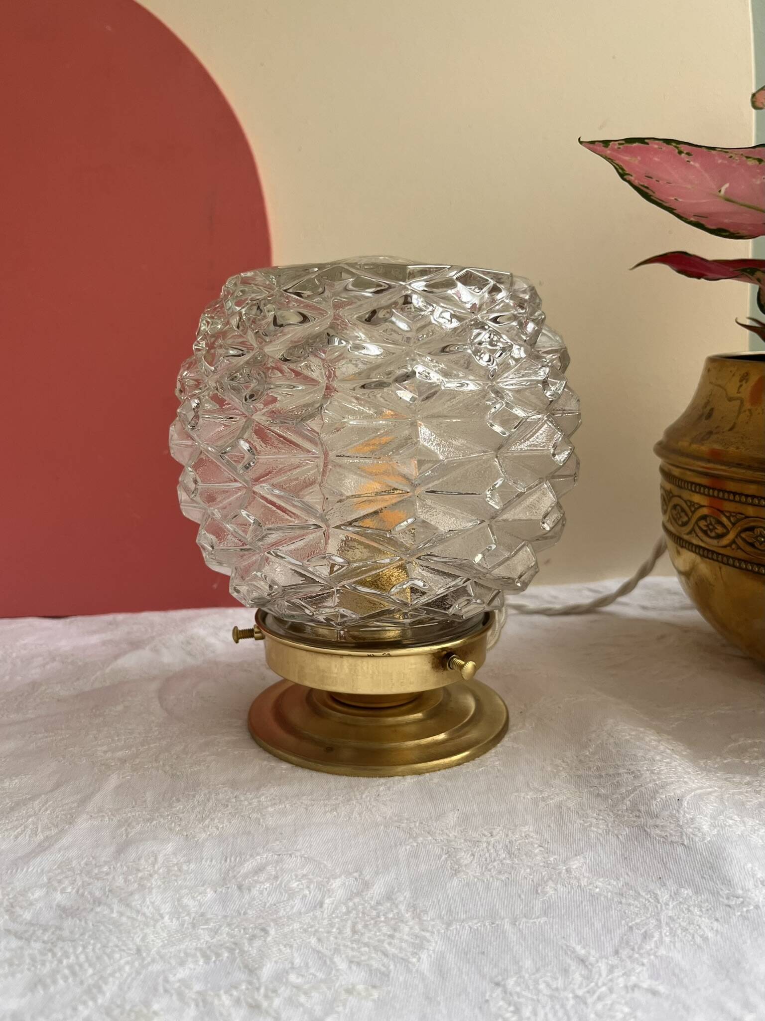 Vintage table lamp in chiseled glass - pineapple model