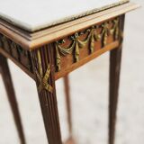 Pedestal table with white marbe top and brass decoration
