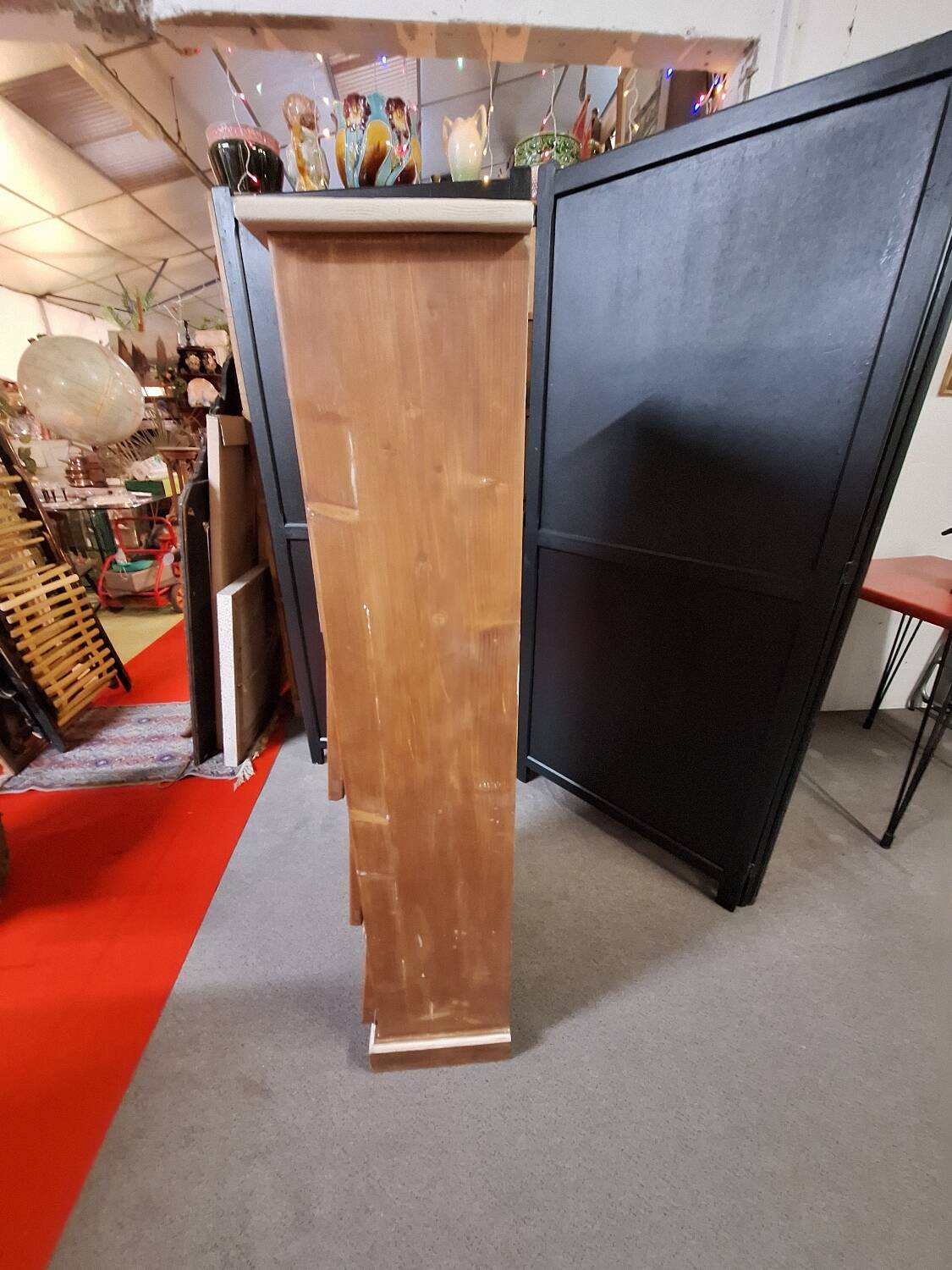 Wooden workshop cabinet with flaps