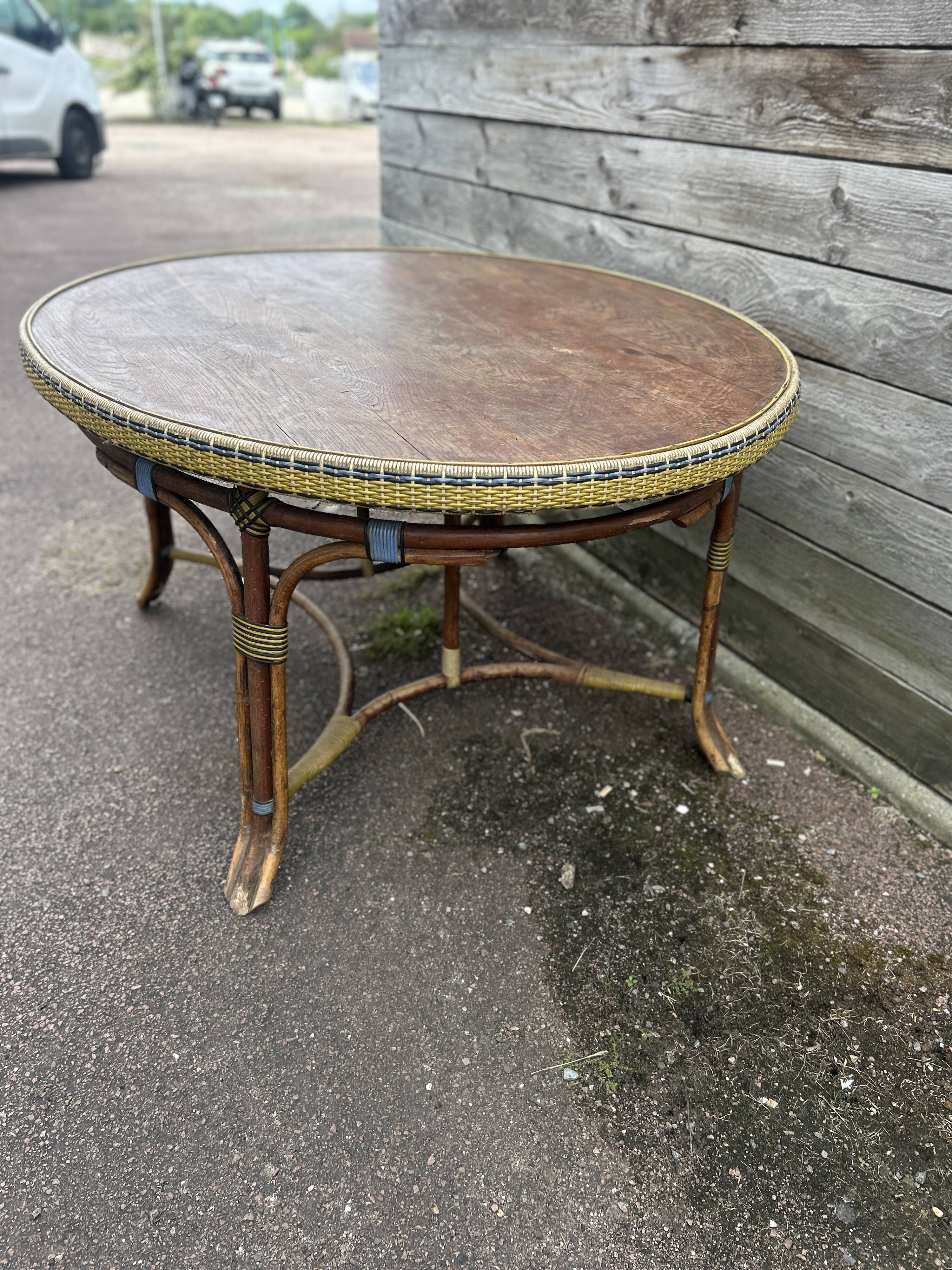 Table ovale en bois et rotin , début XX Siècle