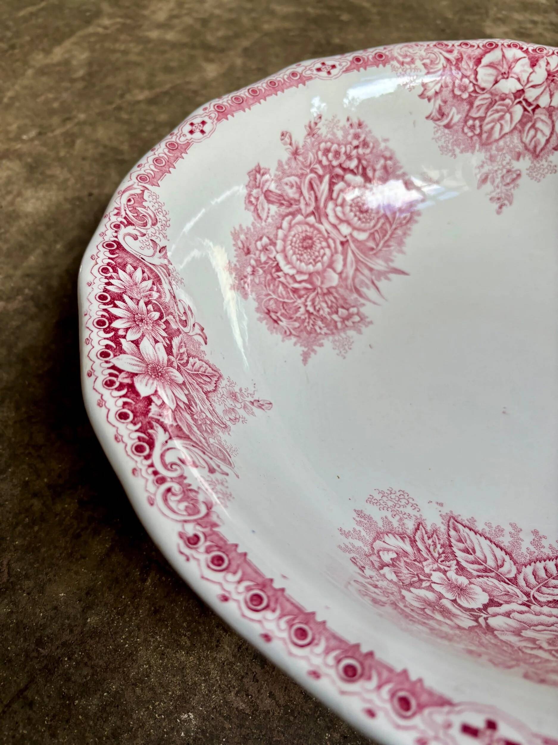 Onnaing salad bowl in pink ironstone, "Flora" service
