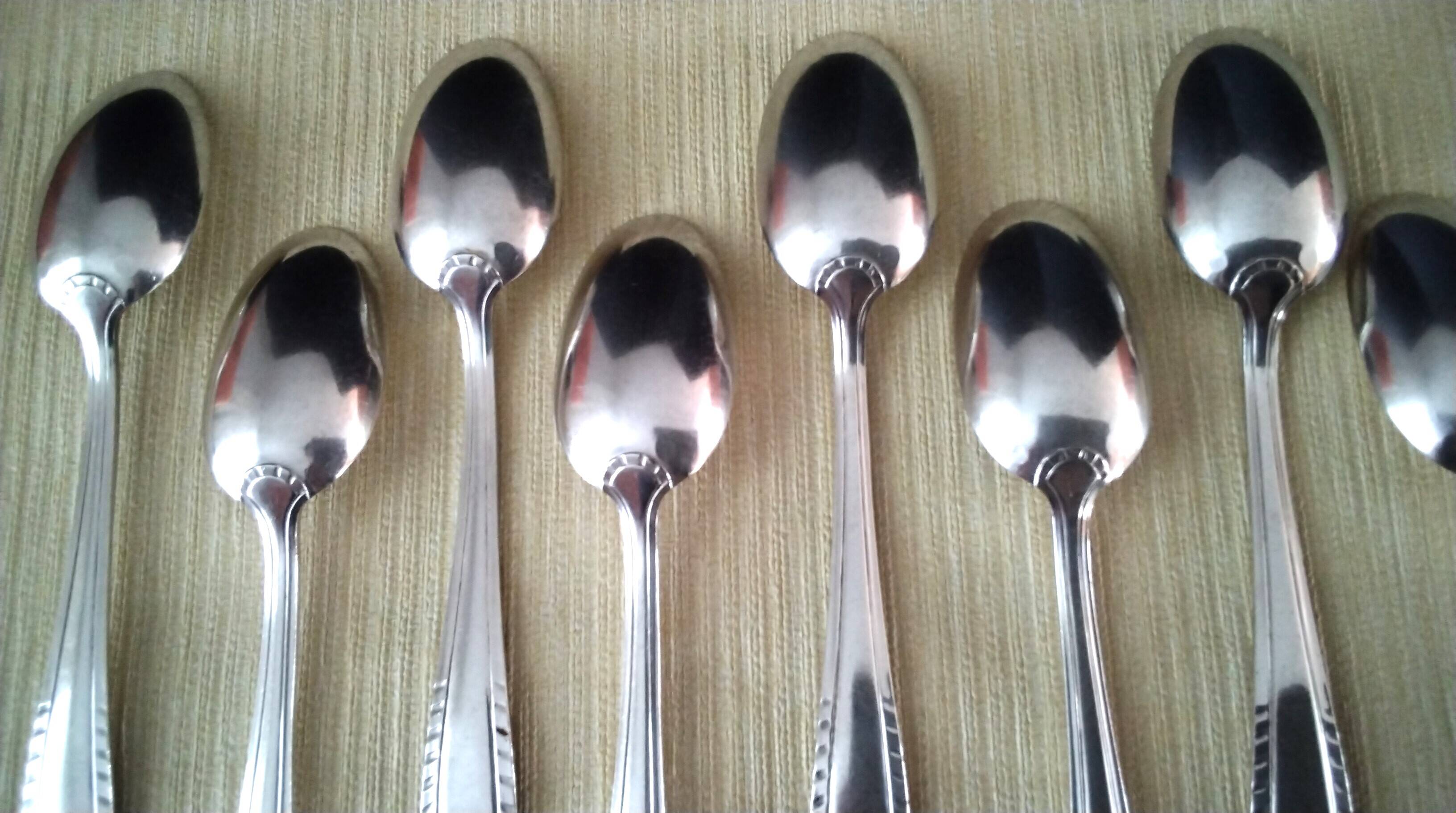 9 Silver-plated metal teaspoons, 18g