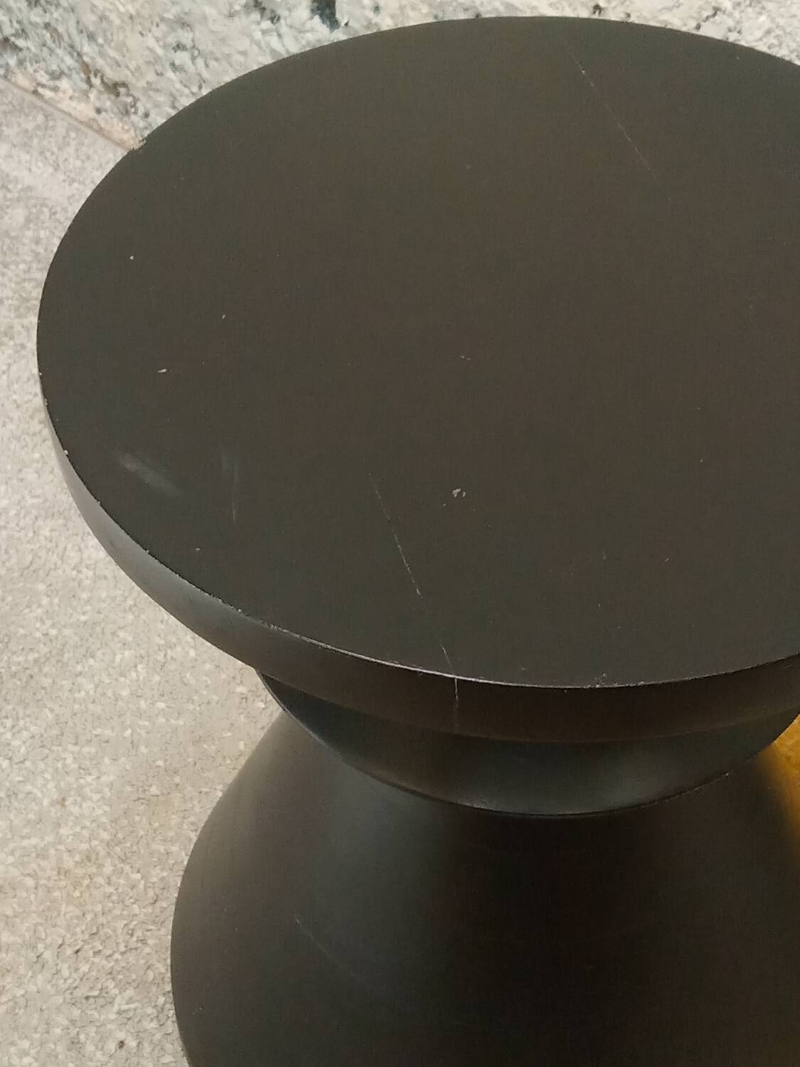 Tabouret en bois massif