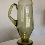 Vase en verre soufflé vert tilleul moderniste 1950