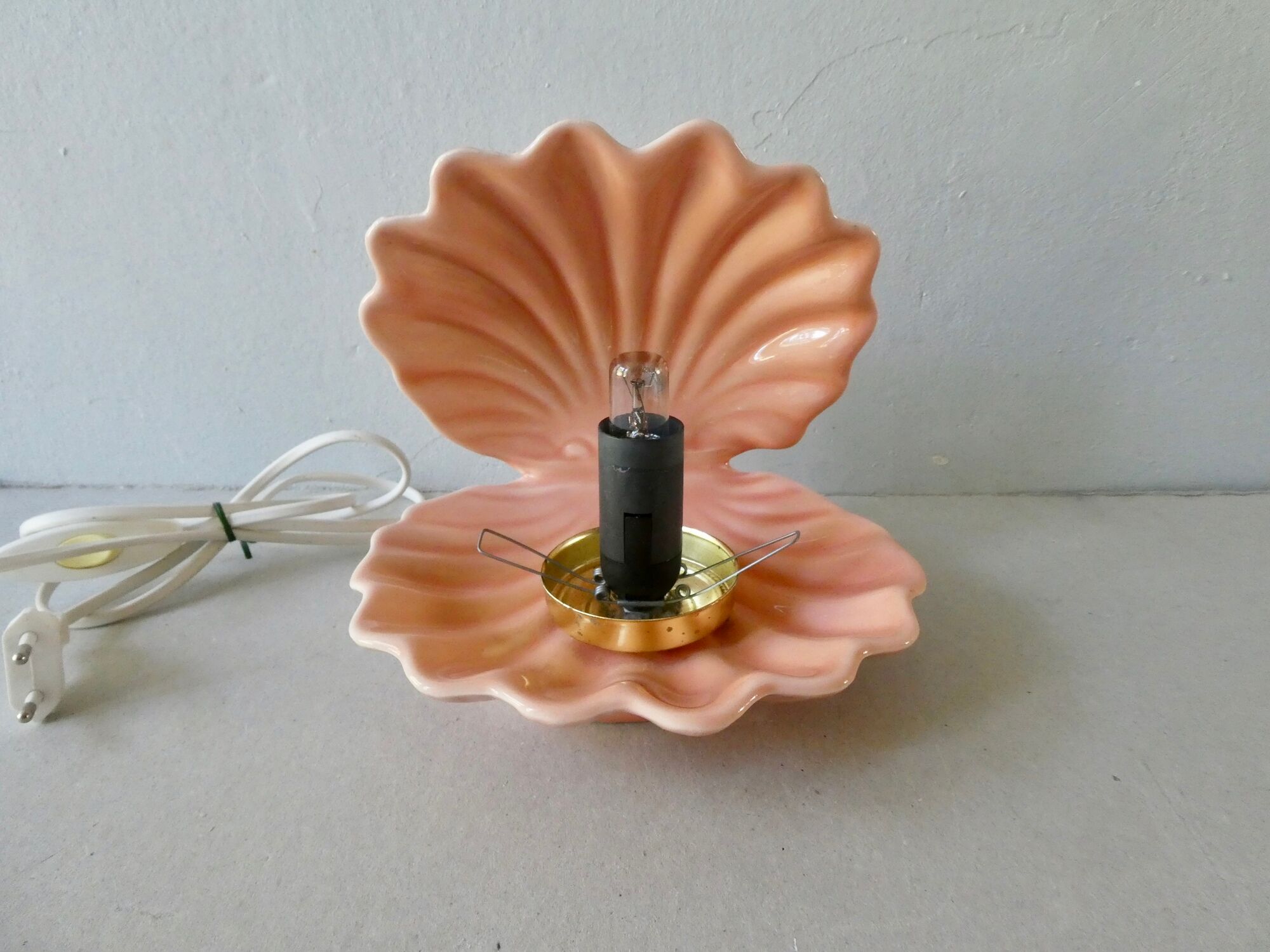 Ceramic shell lamp and 80s opaline lamp