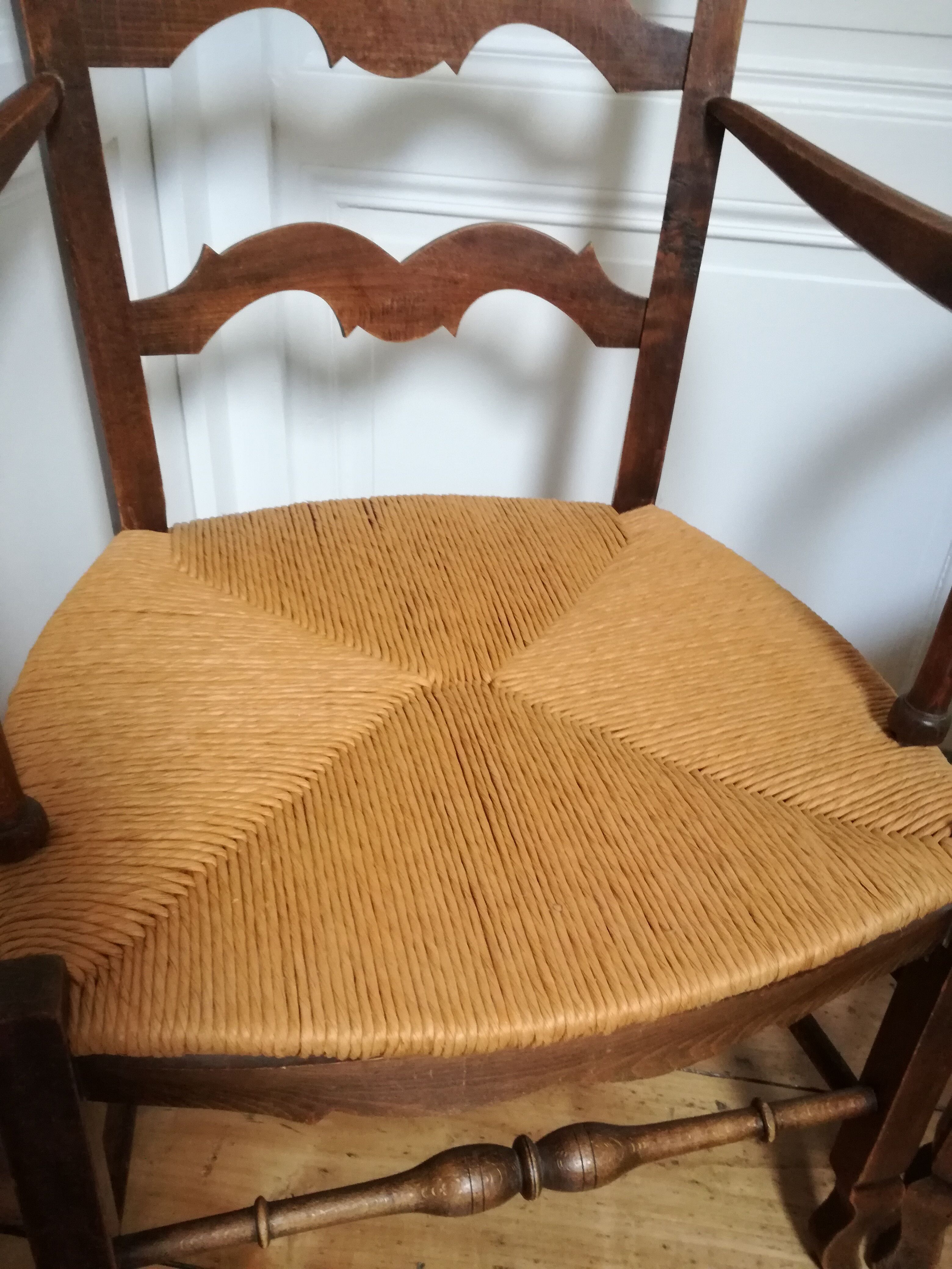 Paire de fauteuils paillés provençaux