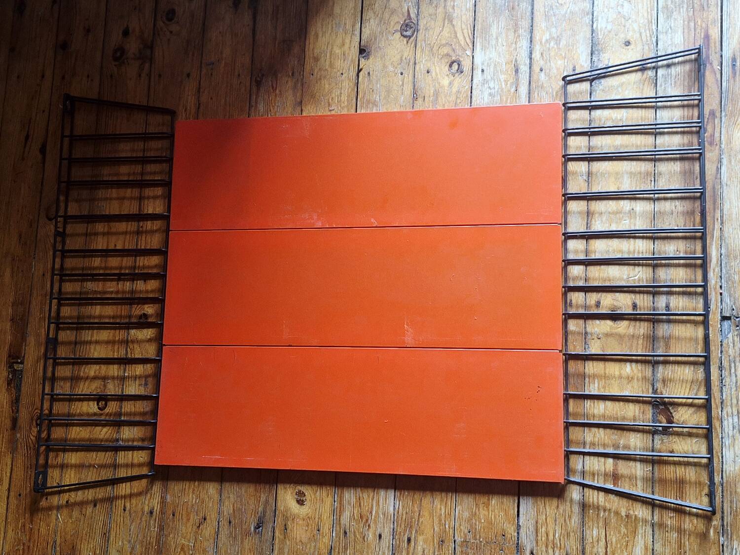 Vintage etagere taken orange shelves
