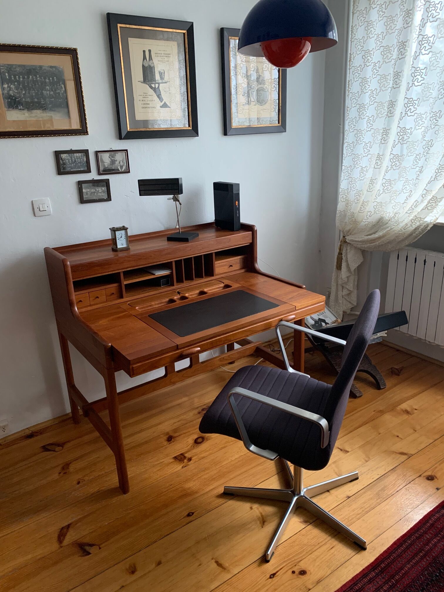 Oxford armchair by Arne Jacobsen, Fritz Hansen, Denmark.