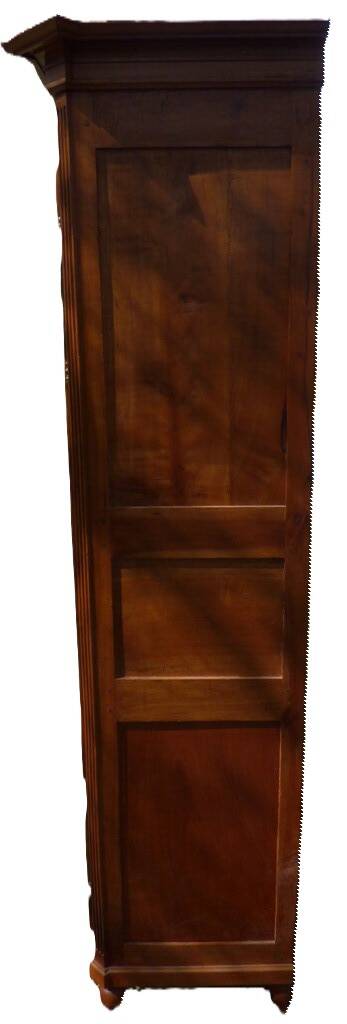 Showcase 1 glass door in solid cherry wood with sculpture - Very good condition