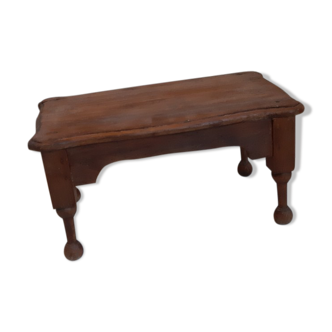 Banc en bois repose pieds