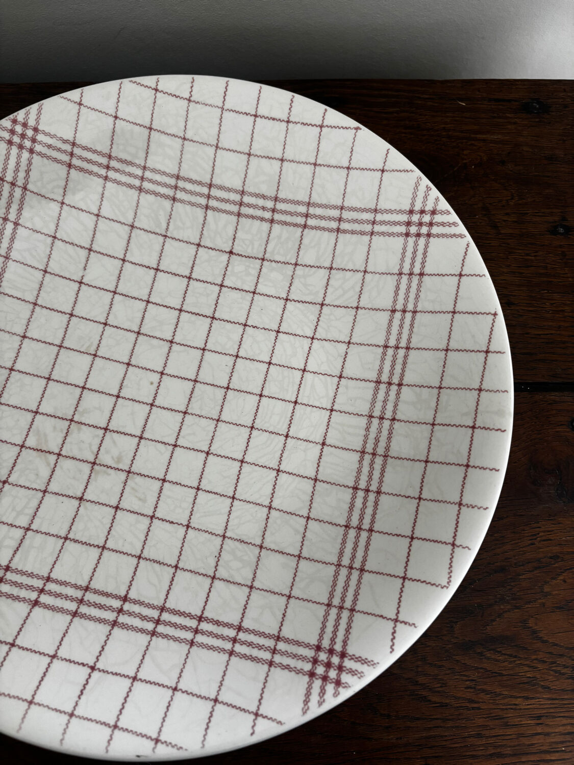 Vintage shallow plate with towel pattern Gien