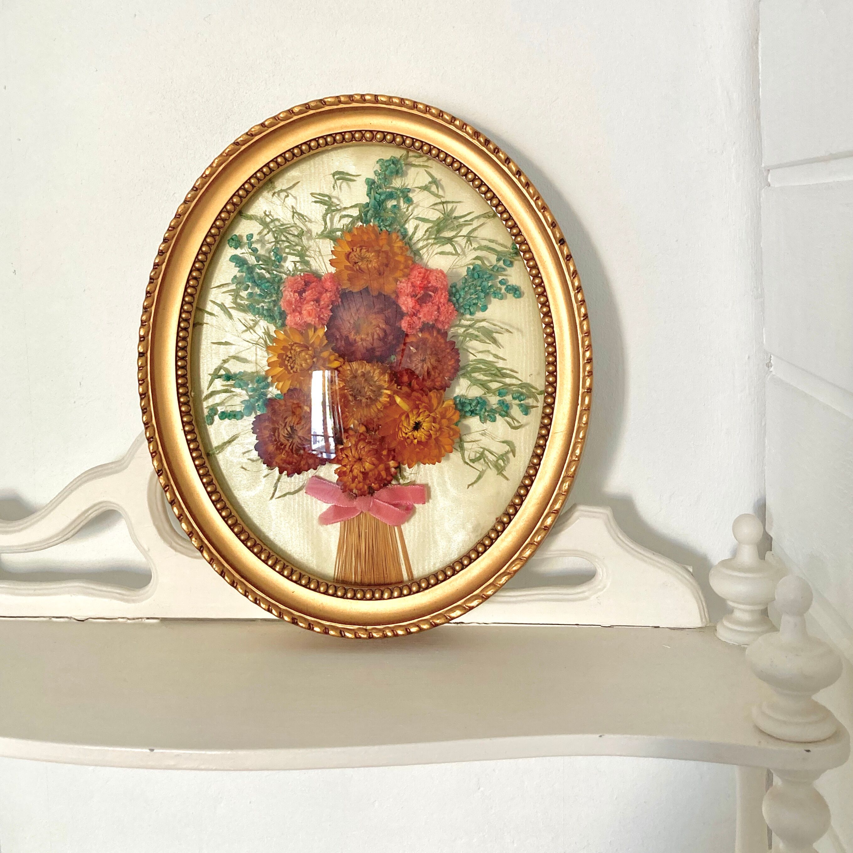 Curved glass frame dried flowers