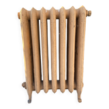 Antique radiator on feet with seven floral cast iron blades, 20th century