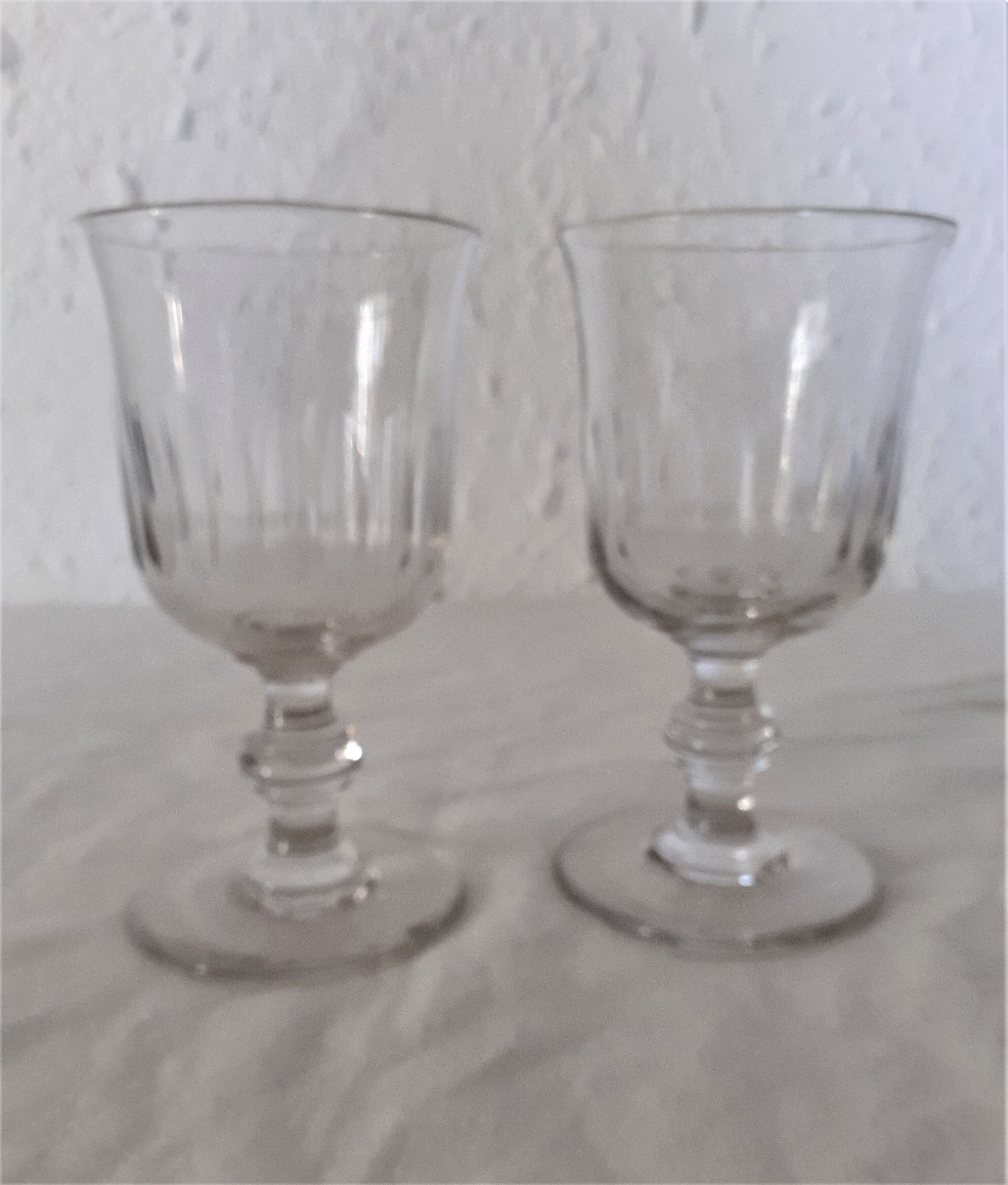 2 old glasses tulip