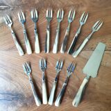 Service 12 dessert forks in horn and pie shovel