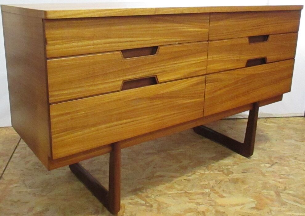 Dresser Uniflex by  Hoffstead