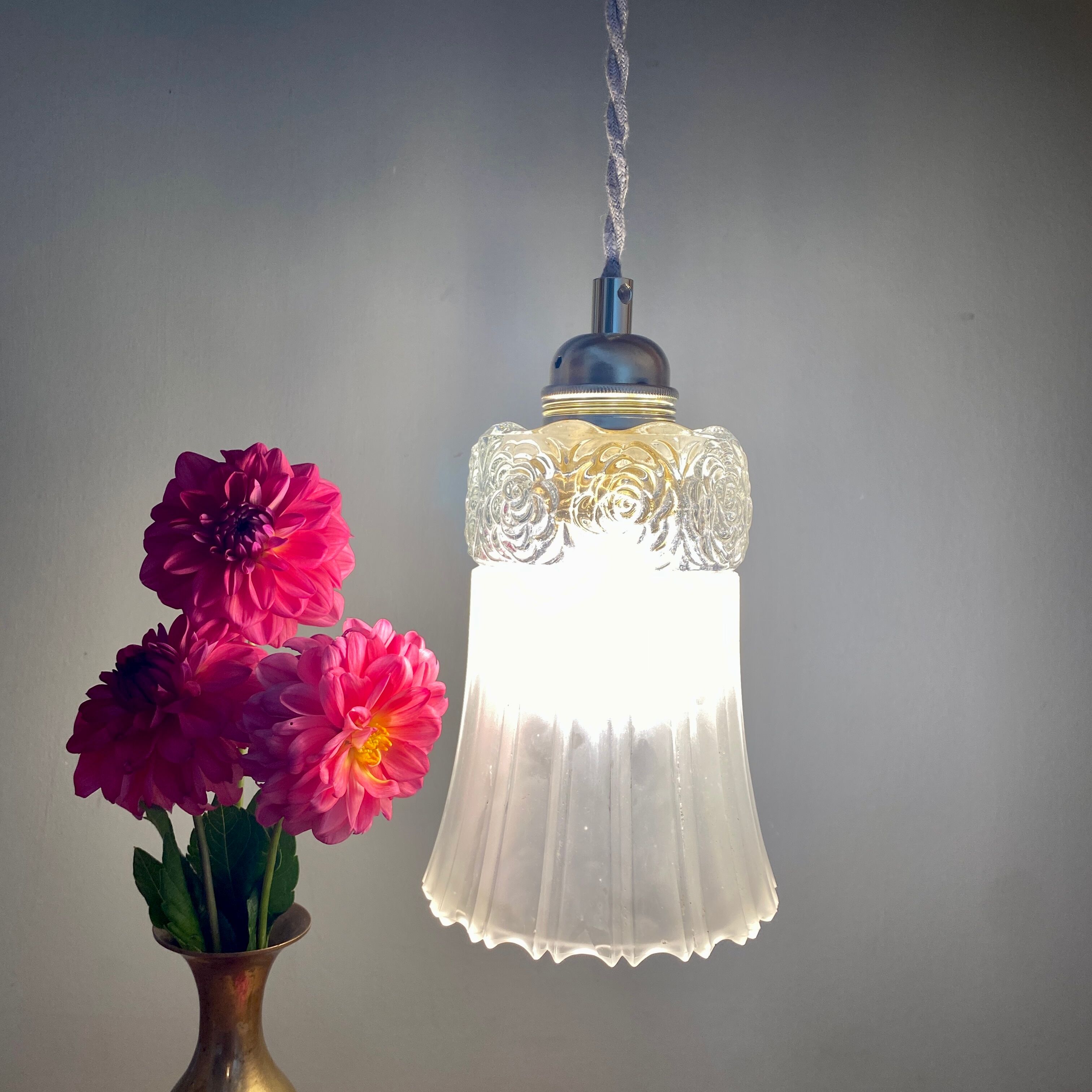 Vintage tulip suspension in frosted glass