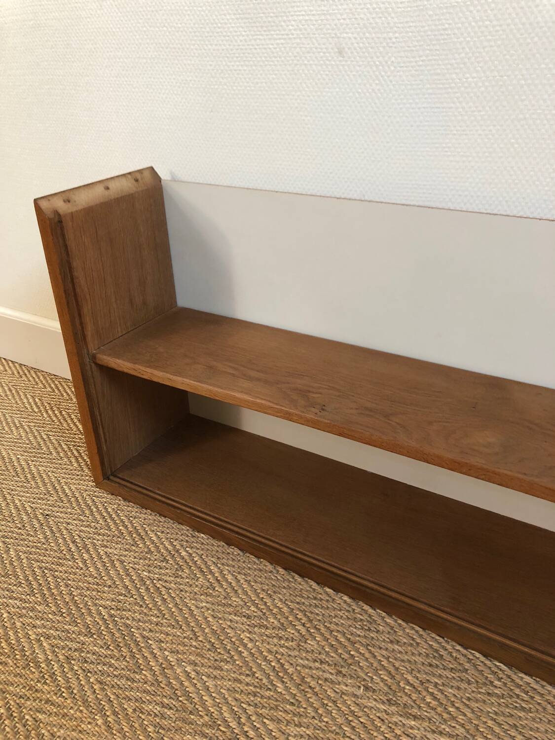 Shelf / display case