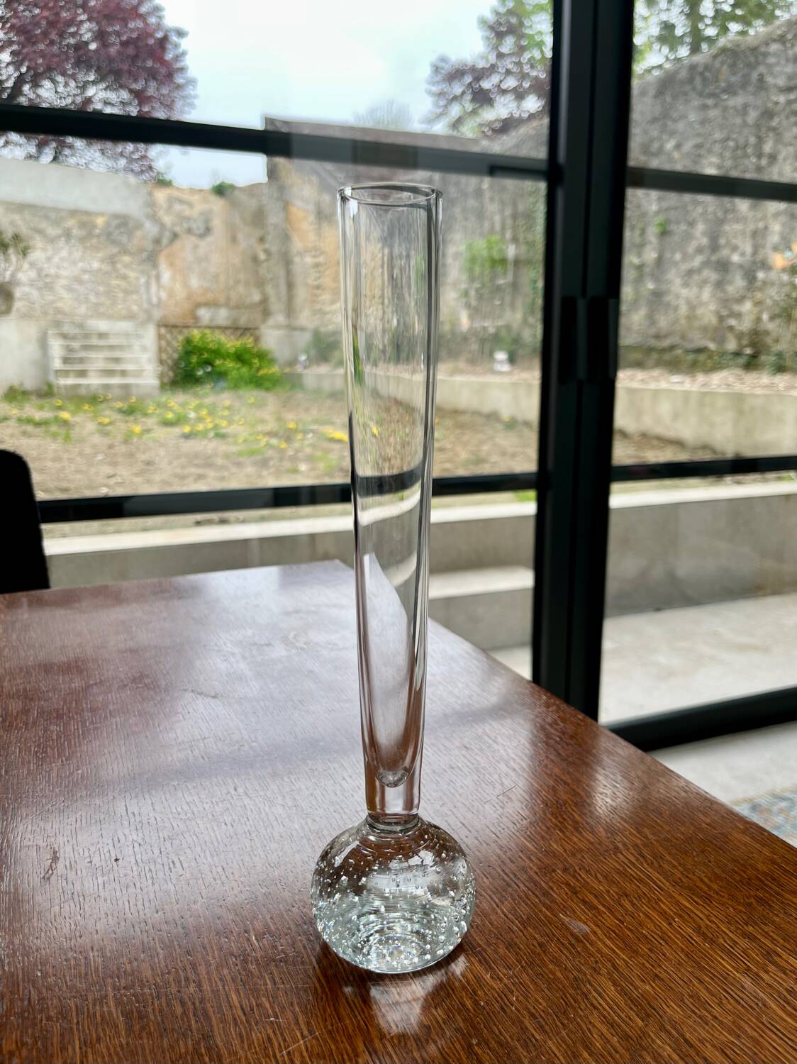 Glass single-flower vase