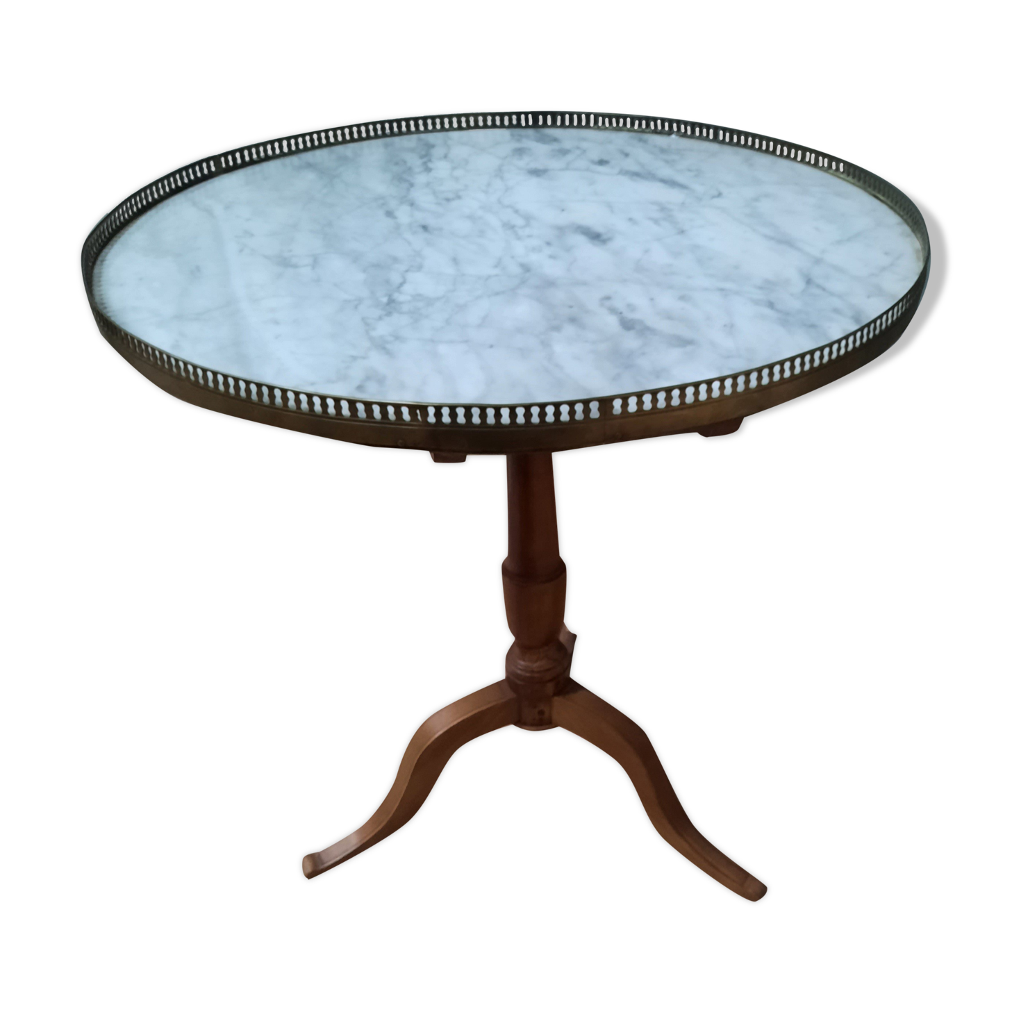 Gueridon dessu marble