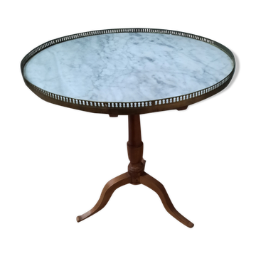 Gueridon dessu marble